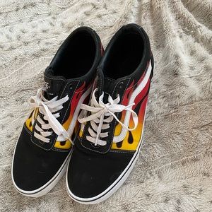 Sz 11 1/2 Men’s Vans w flames!